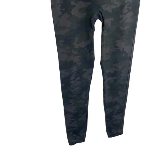 SPANX Look at Me Now Seamless Black Camo Leggings-sz Small - Picture 9 of 9